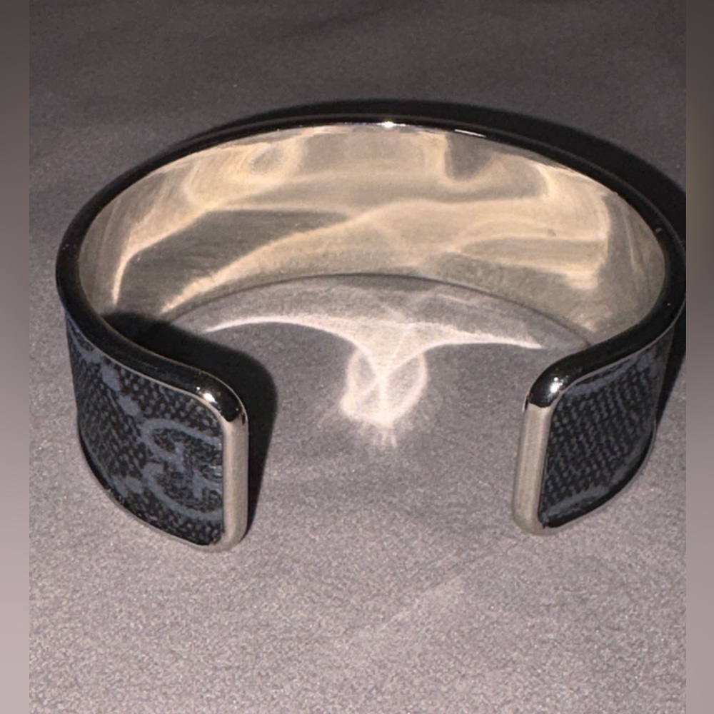 GG Silver and Black Designer Cuff Bracelet - Picture 5 of 7
